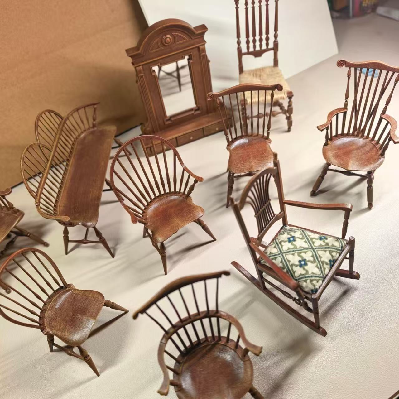 Ensemble de chaises Windsor vi - Dollhouse Furniture Set avis et prix